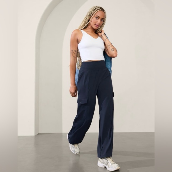 NWOT-Athleta Navy Venice Cargo Wide Leg Pant, Small - Picture 2 of 12